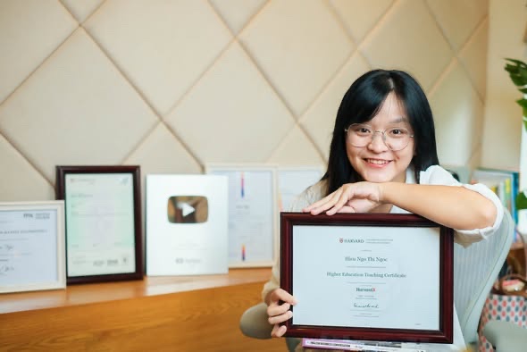 Cô giáo Hiếu Ngô